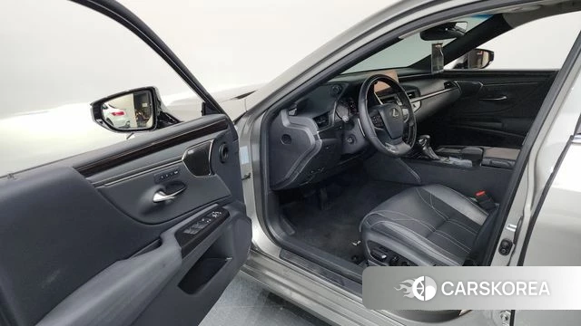 Lexus ES300h 7th generation id 4918705 из Кореи 35