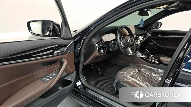 BMW 5 Series (G30) id 5012525 из Кореи 35