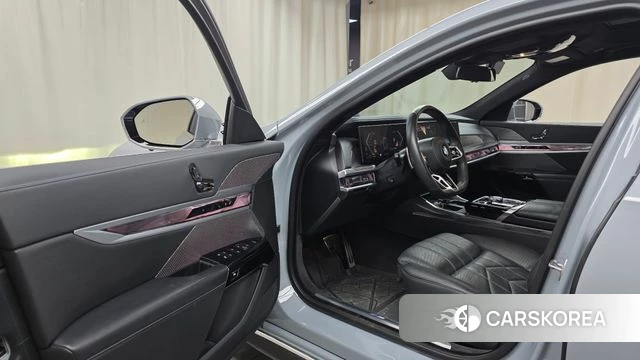 BMW 7 Series (G70) id 4928843 из Кореи 33