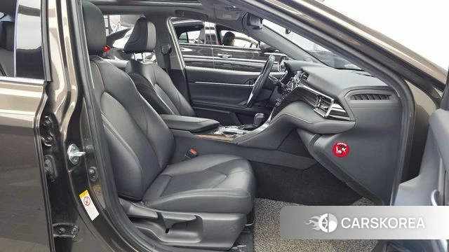 Toyota Camry (XV70) id 4907579 из Кореи 32