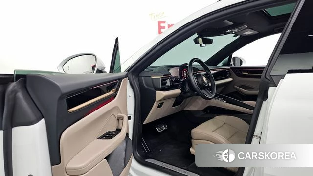 Porsche Makan EV id 4879580 из Кореи 38