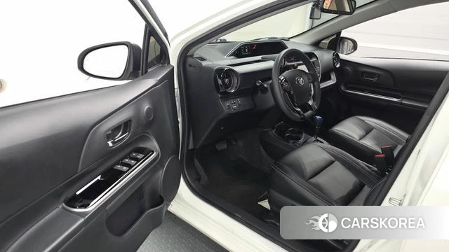 Toyota Prius C id 4873307 из Кореи 31