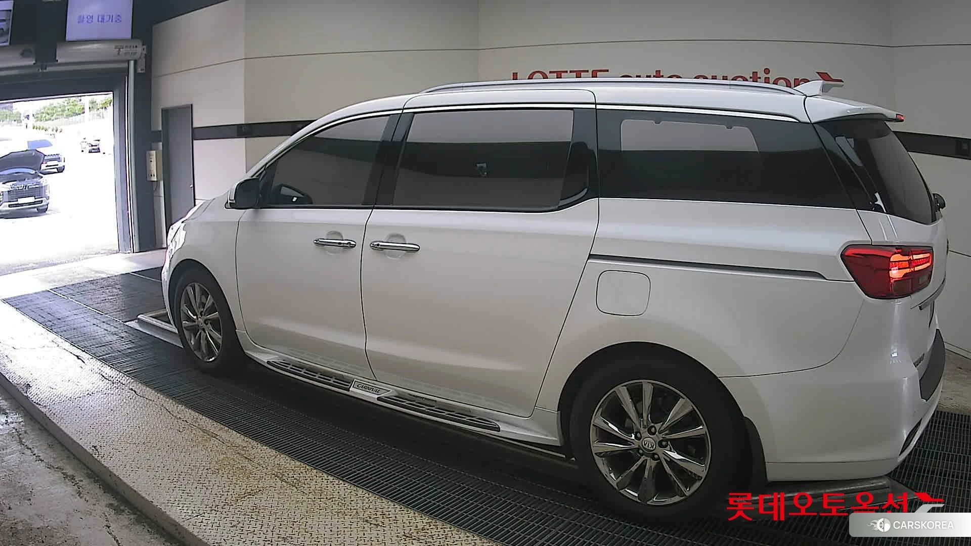 Kia Carnival id 4984654 из Кореи 37