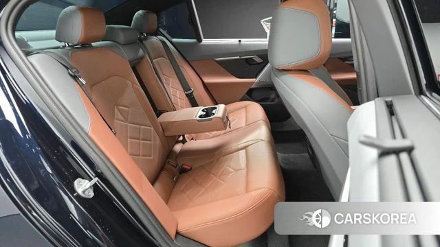 BMW 5 Series (G60) id 5025964 из Кореи 31