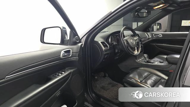 Jeep Grand Cherokee id 4930622 из Кореи 35