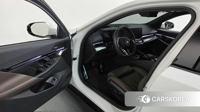 BMW i5 (G60) id 4934915 из Кореи 35