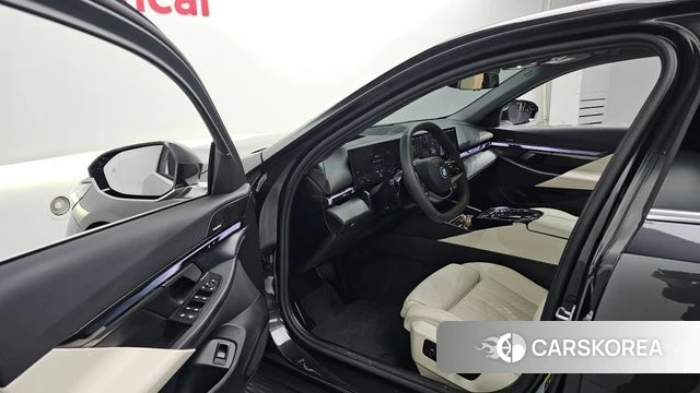 BMW i5 (G60) id 5026087 из Кореи 32