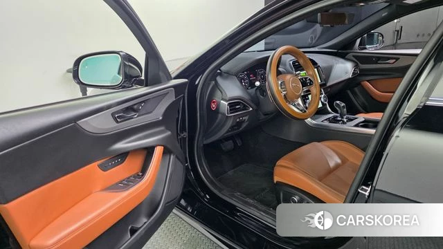 Jaguar XE id 4923497 из Кореи 36