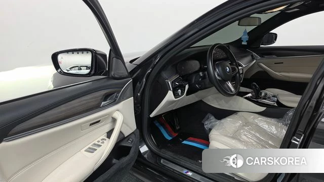 BMW 5 Series (G30) id 5003823 из Кореи 32
