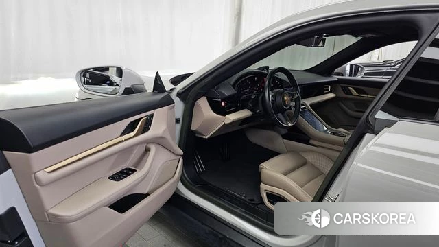 Porsche Taycan id 4996436 из Кореи 33