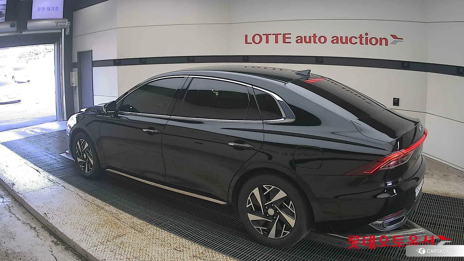 Hyundai Grandeur Hybrid id 5001037 из Кореи 37