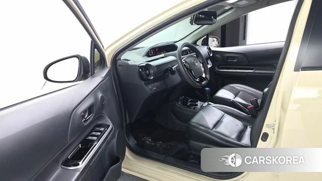 Toyota Prius C id 4988419 из Кореи 36