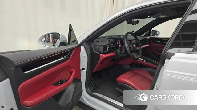 Porsche Makan EV id 4949882 из Кореи 20
