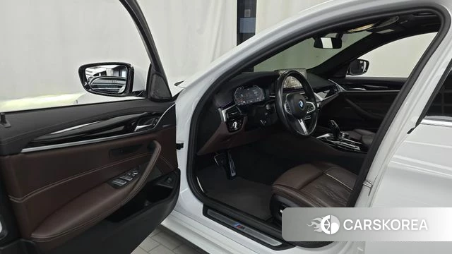 BMW 5 Series (G30) id 5021910 из Кореи 31