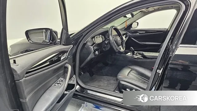 BMW 5 Series (G30) id 3703841 из Кореи 20