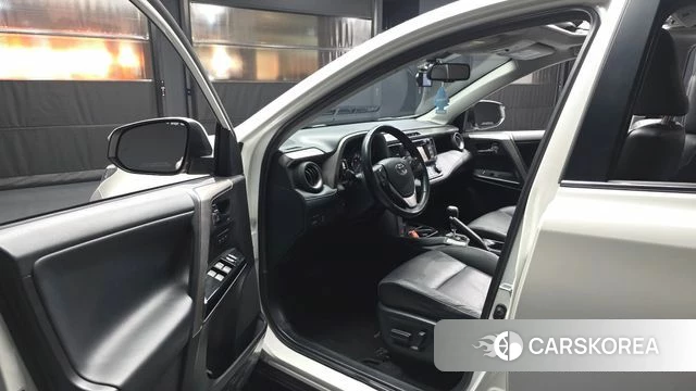 Toyota RAV4 id 5023976 из Кореи 34