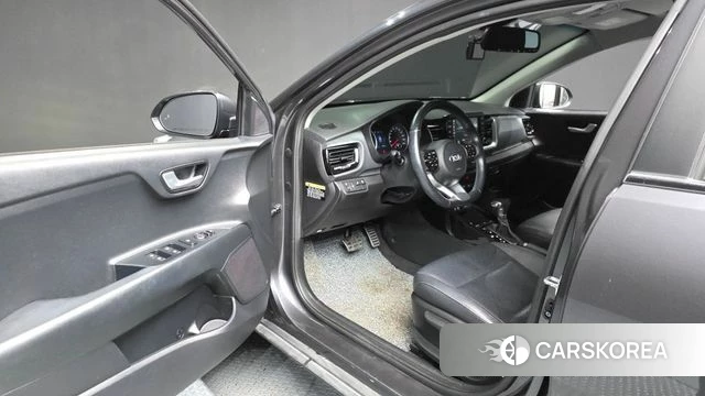 Kia Stonic id 5028594 из Кореи 32