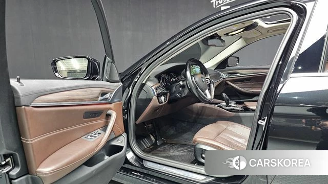 BMW 5 Series (G30) id 5023848 из Кореи 20