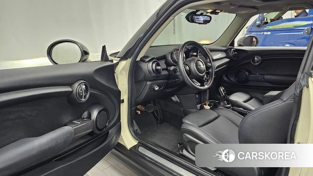 Mini Cooper D id 5023936 из Кореи 32