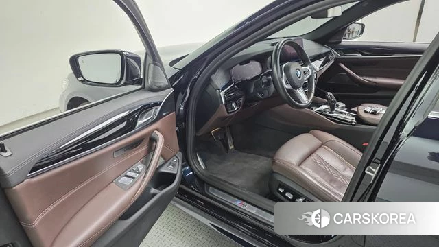 BMW 5 Series (G30) id 4987186 из Кореи 30