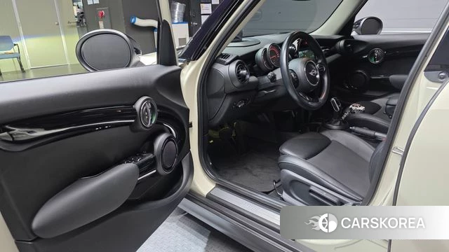 Mini Cooper D id 4988360 из Кореи 31