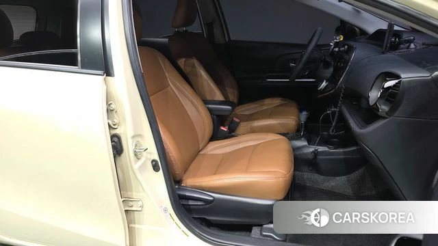 Toyota Prius C id 4952866 из Кореи 37
