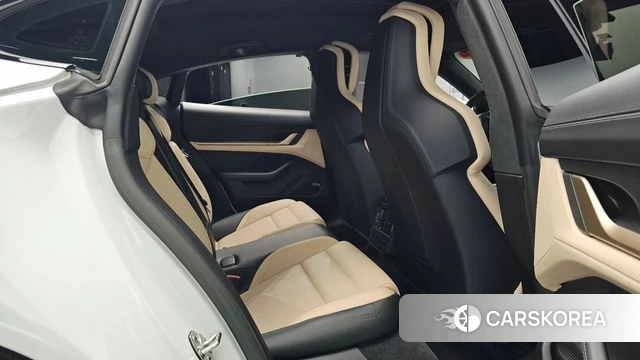 Porsche Taycan id 4730341 из Кореи 37