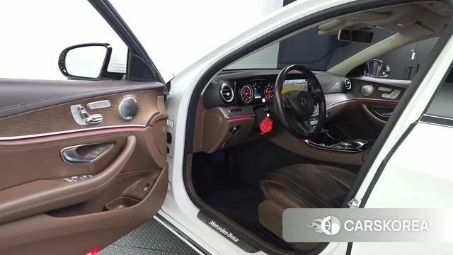 Mercedes-Benz E-Class W213 id 4983316 из Кореи 31