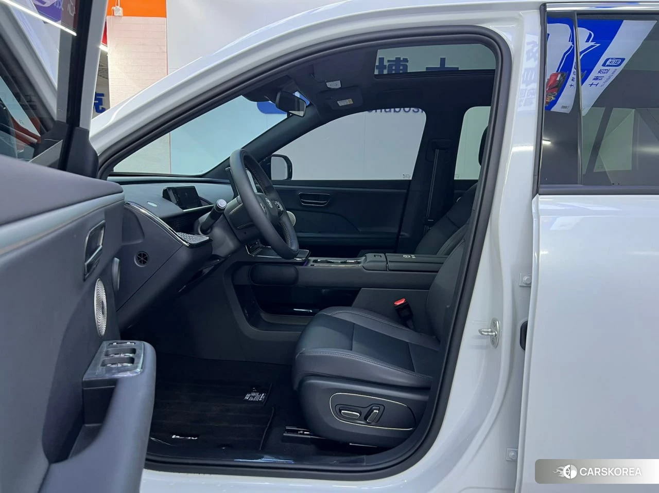 Новый Toyota bZ3X id 4984774 из Китая 14