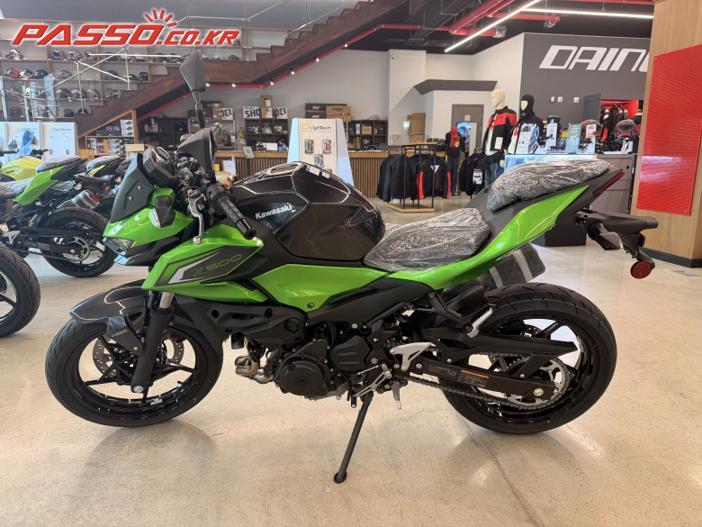 Kawasaki Z 500 ABS 2026 Зеленый из Кореи, фото 2