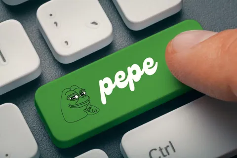 PEPE подскочил почти на 12% за сутки, обогнав другие мемкоины