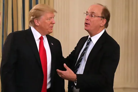 Ларри Финк сближается с Трампом после сделки по портам в Панаме