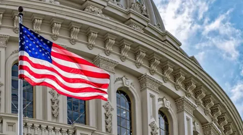 В США рассмотрят законопроект, запрещающий чиновникам проекты с криптовалютами