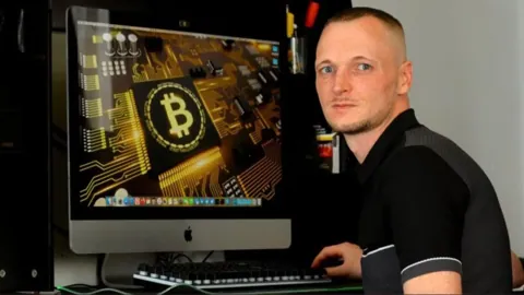 Мусорный полигон, где находится диск с 8000 биткоинами, закрывают