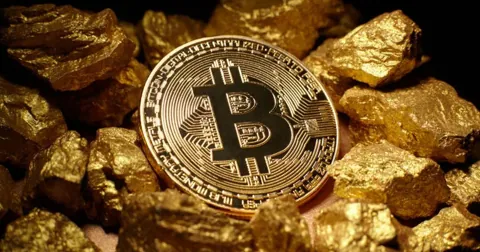 Фрактал на графике золота сигнализирует о падении биткоина, но он растёт