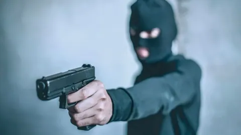 Криптовалютный брокер сломал ноги, скрываясь от похитителей