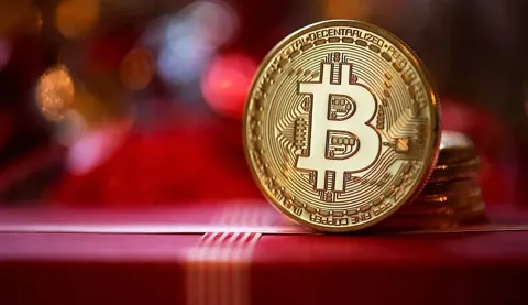 Заявления ФРС о сохранении процентных ставок лишило биткоин-ETF $430 млн
