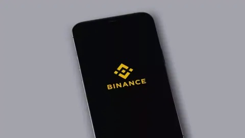 Криптобиржа Binance наказала трейдеров за использование ботов