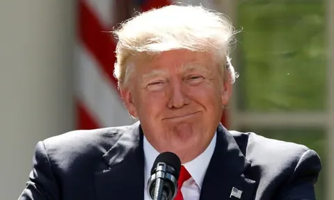 Дональд Трамп запустил собственный токен-мем TRUMP в сети Solana