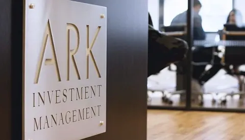 После серии продаж компания ARK Invest снова наращивает долю в Coinbase