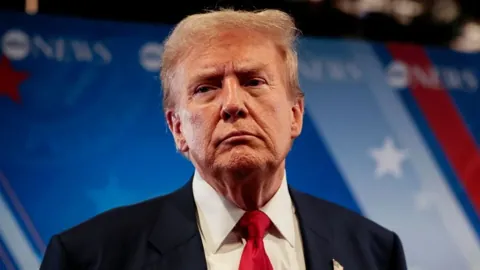 Сенаторы требуют разобраться с инвестициями в компанию Трампа
