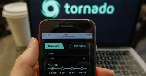 Американский суд отменил санкции против криптомиксера Tornado Cash