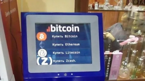 В России готовятся лицензировать операторов криптоматов