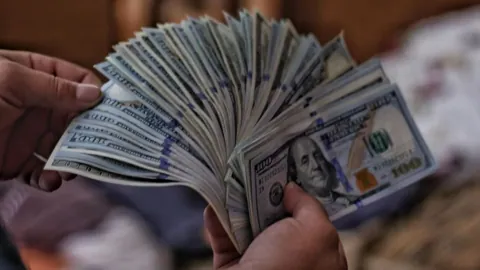 Парикмахерша заработала на инвестициях в биткоины $215?900