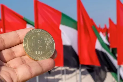 Жители ОАЭ смогут бронировать авиабилеты Emirates за биткоины и USDT