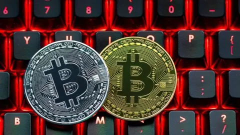 Запасы биткоинов на криптобиржах упали до многолетнего минимума