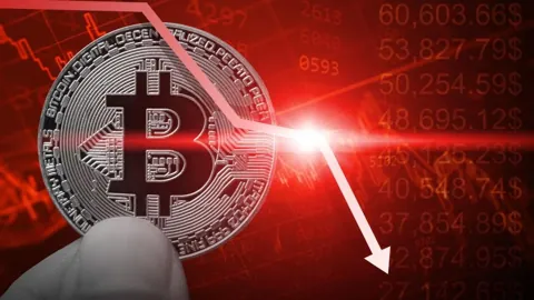 По какой причине цена биткоина обвалилась до 60,000?