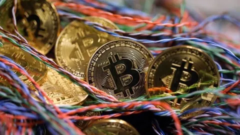 Сложность майнинга биткоина впервые превысила 100 трлн