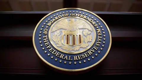 При новом главе ФРС США сохранила процентные ставки без изменений