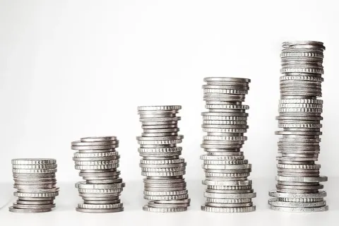 Bitcoin вернулся выше 83 000 долларов на фоне общего роста рынка